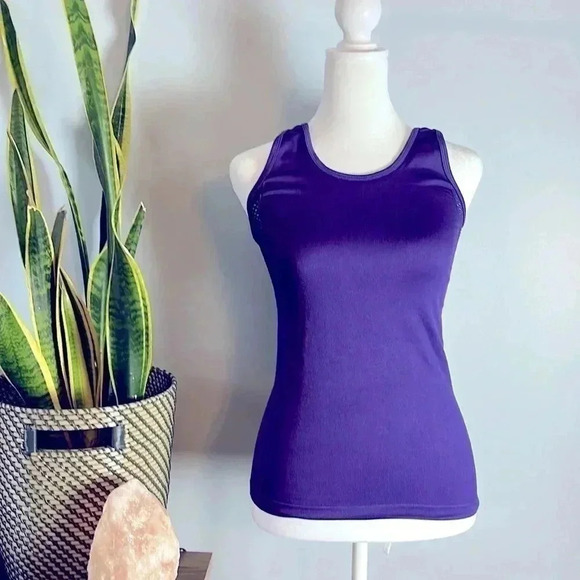Purple workout yoga tanktop with mesh back - Picture 2 of 3